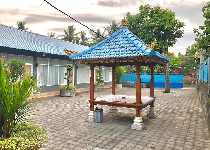 ゲストハウス Langit Biru Mambat